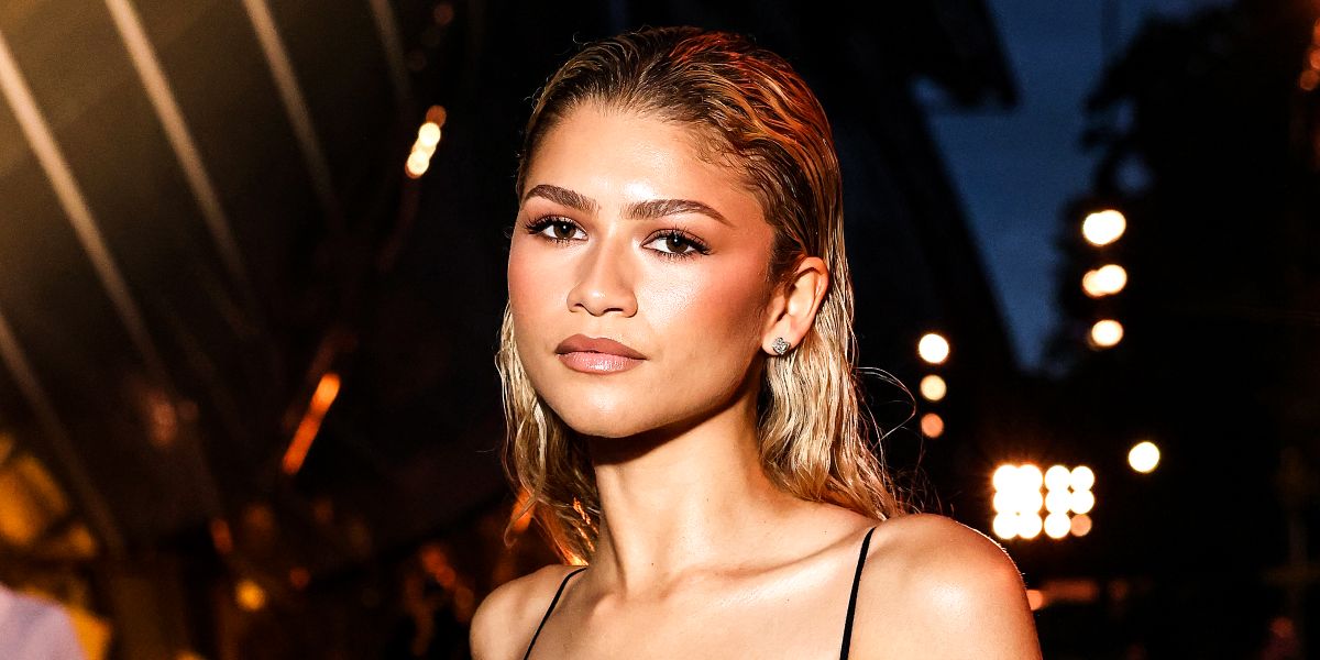 Zendaya, 28, Causes Heated Debate for Looking 'Pregnant' in Green Dress ...