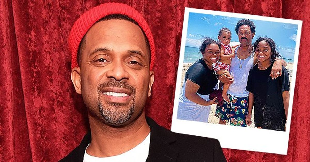 Mustached Mike Epps & 3 Look-Alike Daughters Pose on the Beach Showing ...