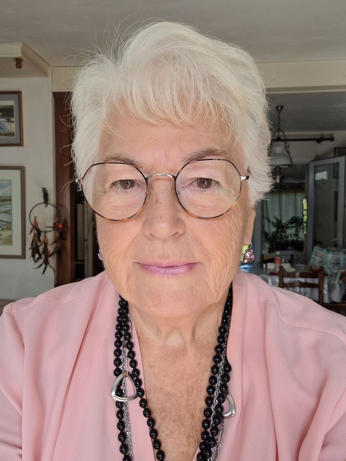 French Woman Waited Decades for a Second Chance at Love – Then Her Story Took an Unexpected Turn That Sparked Buzz