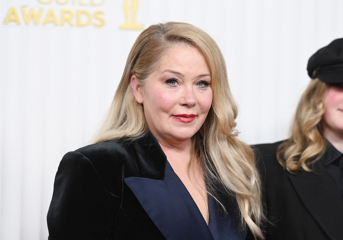 Christina Applegate Hospitalized for Weeks – Fans React to Her Tearful Video from Bed