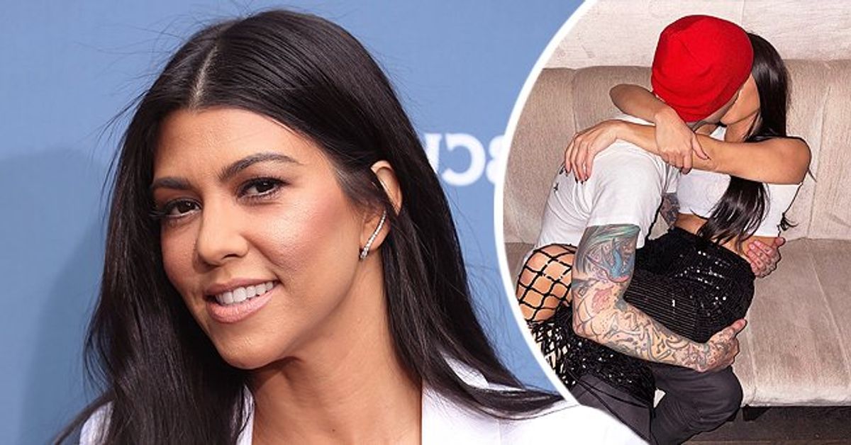 Travis Barker Marks Girlfriend Kourtney Kardashian's 42nd Birthday with(01)