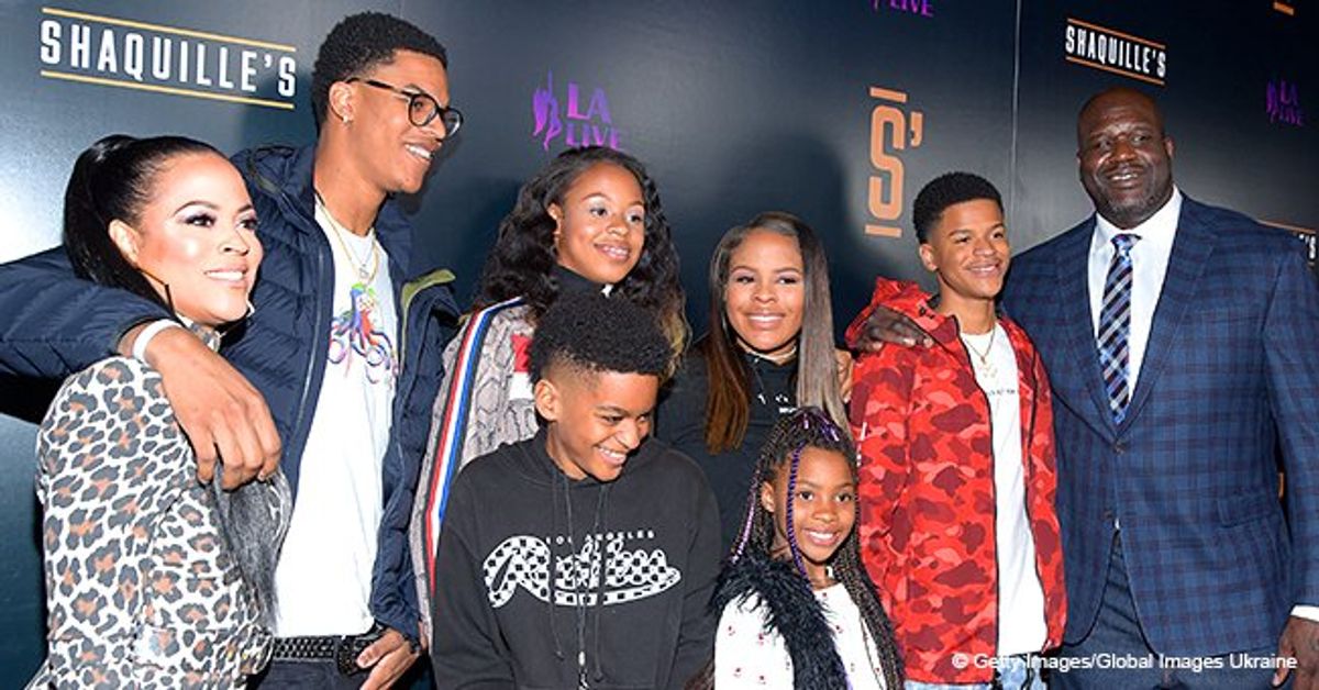 shaquille-o-neal-poses-with-ex-wife-shaunie-their-kids-celebrating