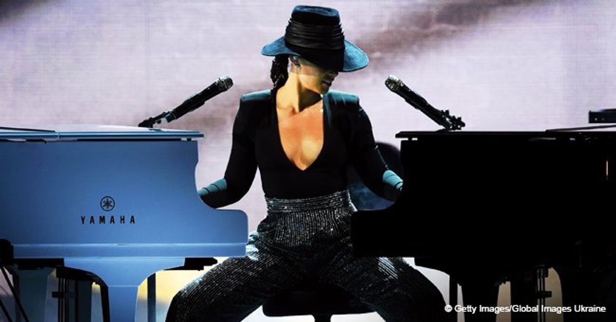 Alicia Keys Was The Perfect Grammys Host And Even Showed Off By Playing 2 Pianos At Once