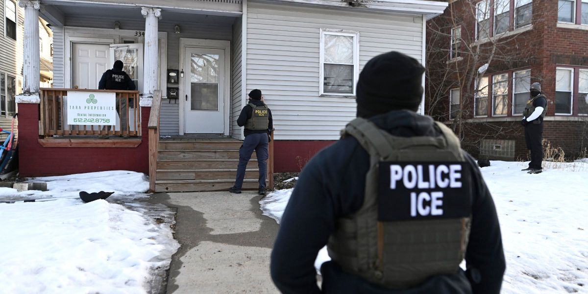 US Citizen Says ICE Got the Wrong Home – And He Ended up Outside in His Underwear
