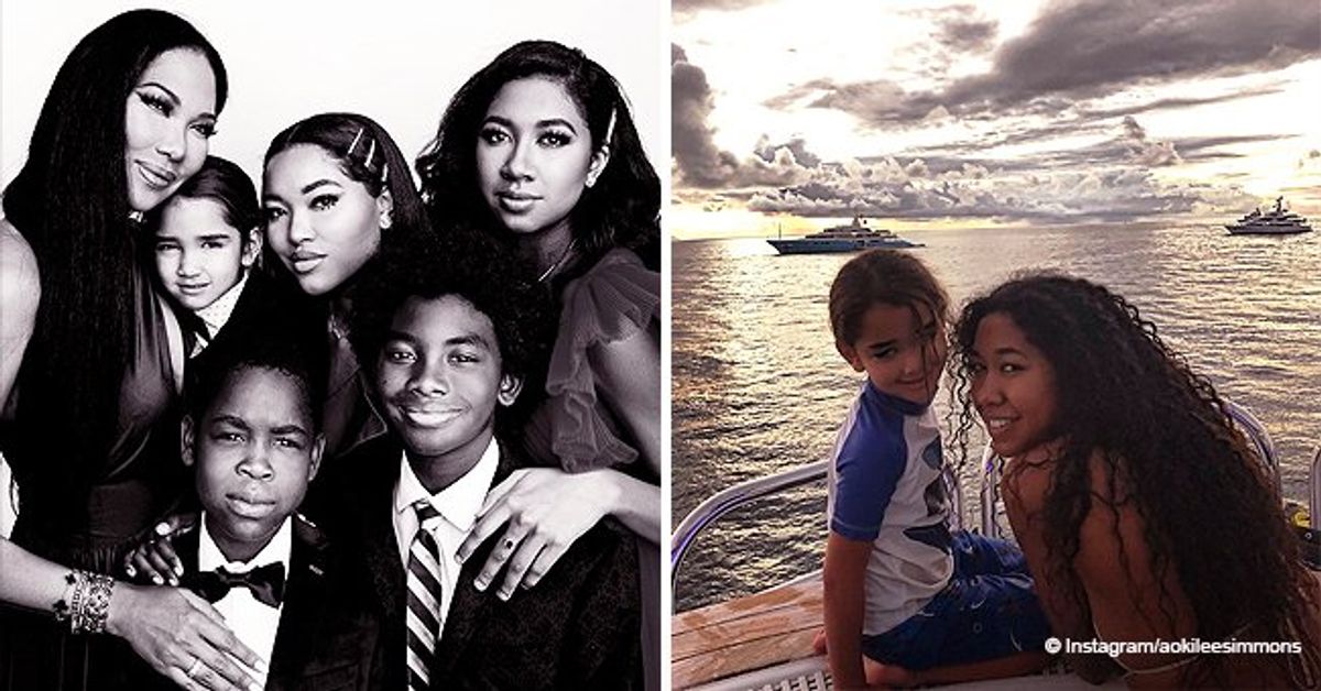 Kimora Lee Simmons' Daughter Aoki and Brother Wolfe Pose near Sea in a(02)