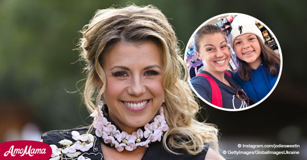 'Fuller House' Star Jodie Sweetin Shares Rare Photos with Daughter Zoie