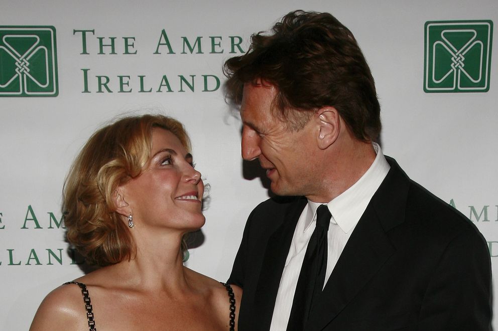 Natasha Richardson et son mari Liam Neeson assistent au 33e gala annuel de collecte de fonds de l'American Ireland Fund à New York, au Tent du Lincoln Center, le 8 mai 2008, à New York | Source : Getty Images