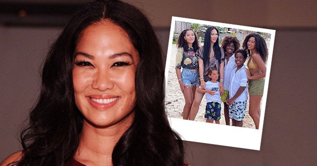 Kimora Lee Simmons All Her 5 Children Smile for a Family Photo Shared