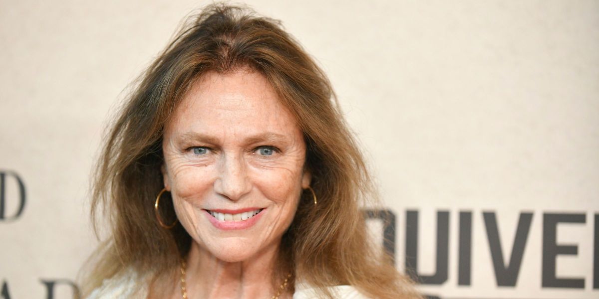 This Global Star Refused Plastic Surgery – And Her Photos in Her 80s Prove Beauty Has No Age Limit