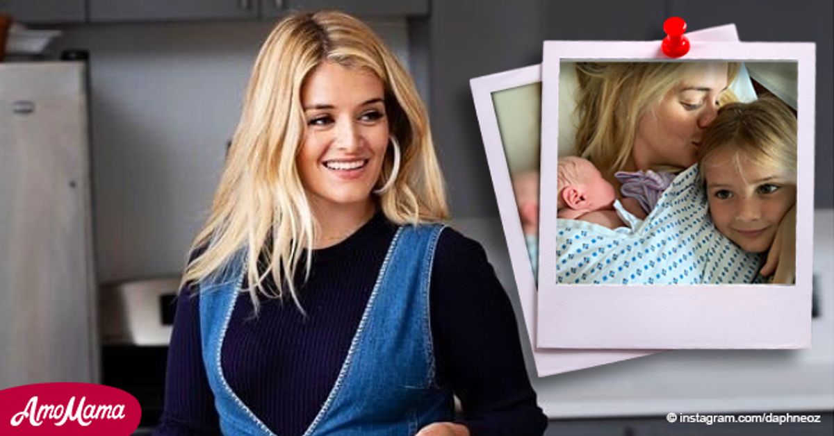 Dr Oz's Daughter Daphne Shares Photo of Her Eldest Child Meeting Baby(01)