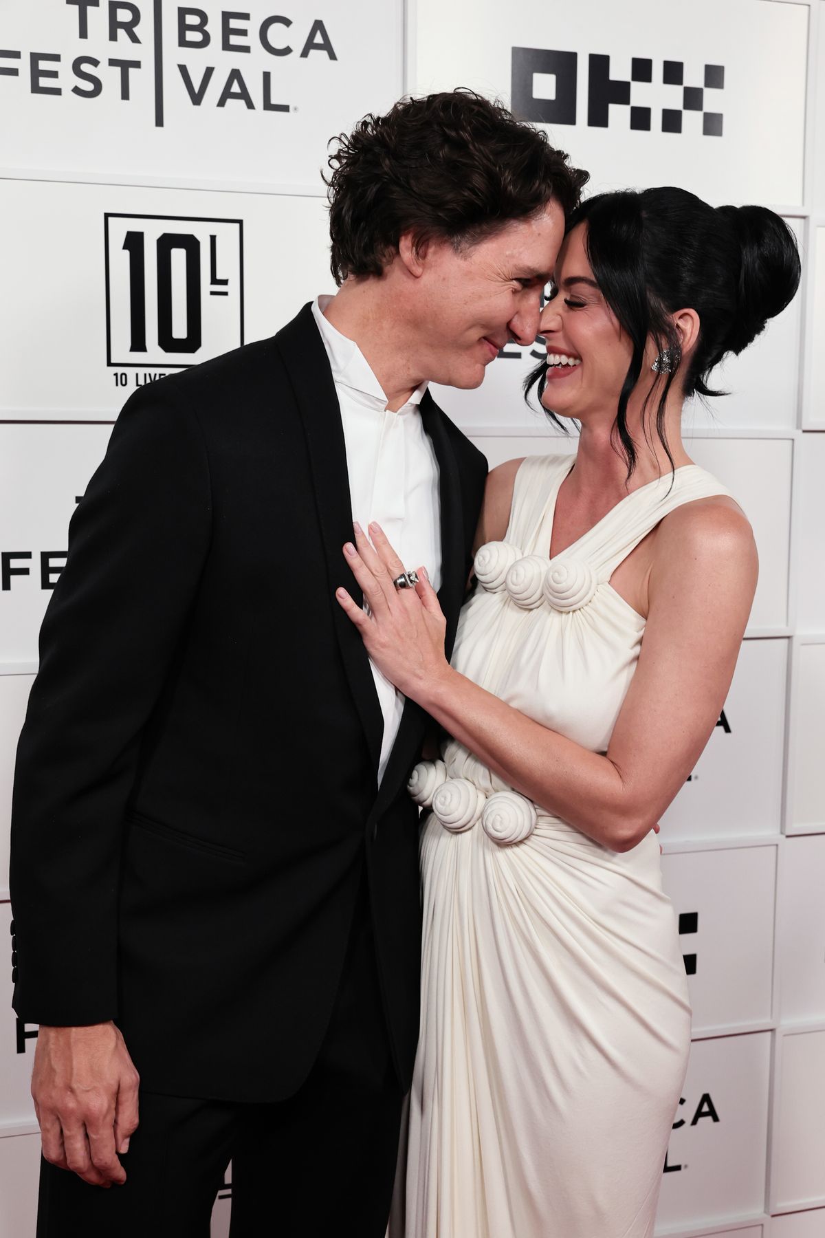 Katy Perry and Justin Trudeau Make Their Red Carpet Debut — and One Moment Has the Internet Divided image 6