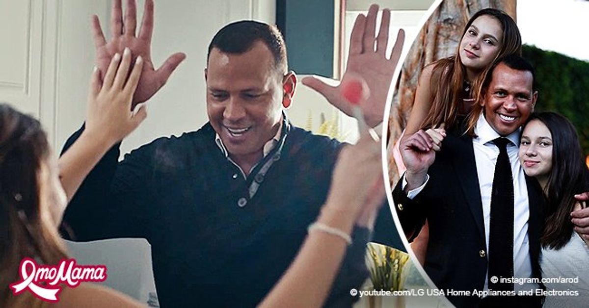 Alex Rodriguez Opens up about Bonding with Daughters in the Kitchen(00)