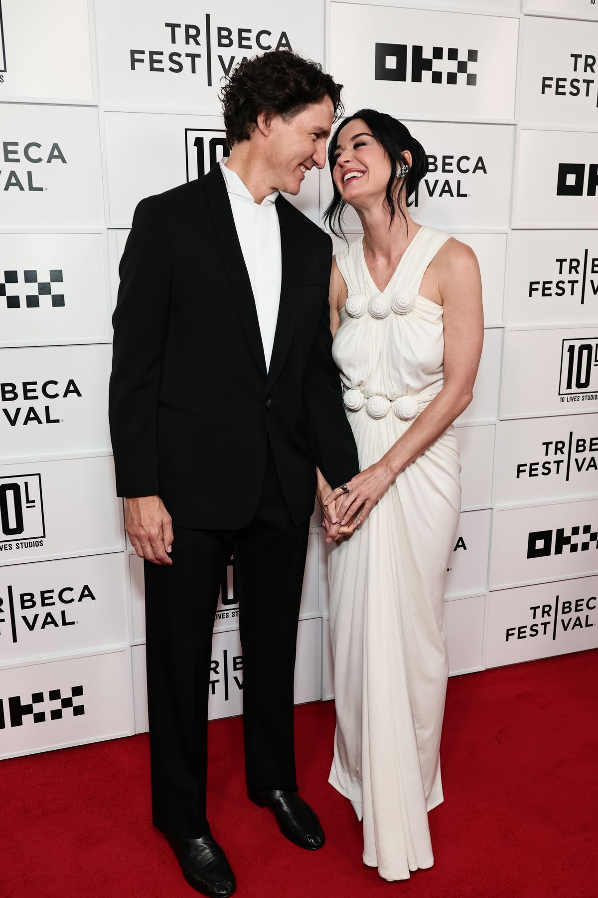 Katy Perry and Justin Trudeau Make Their Red Carpet Debut — and One Moment Has the Internet Divided image 9