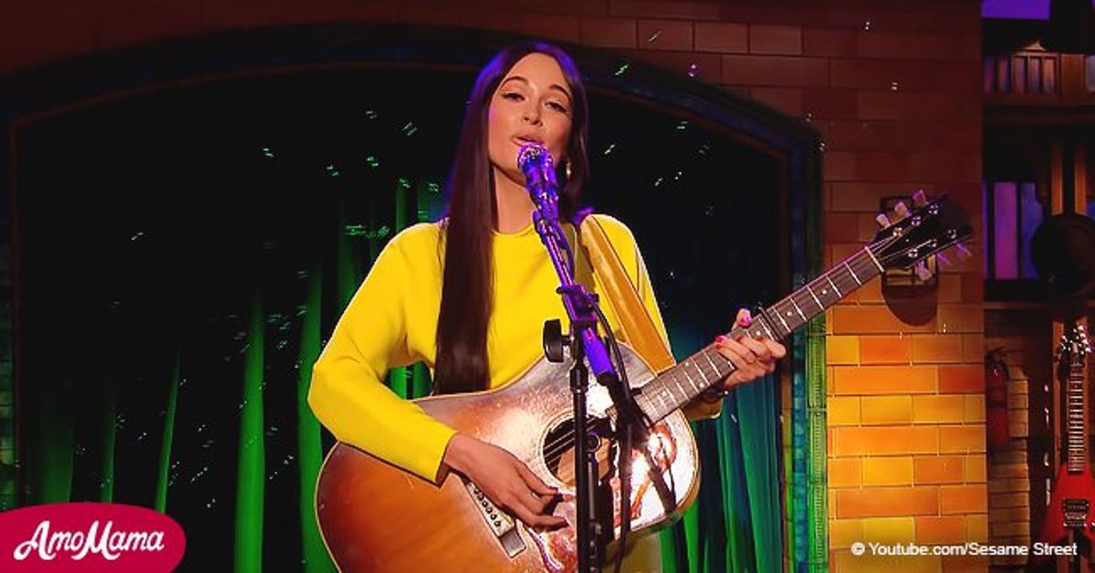 Kacey Musgraves Delivers Touching Rendition of 'Rubber Duckie' on Elmo's New Talk Show