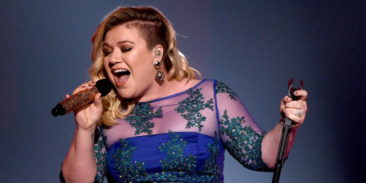 Kelly Clarkson Turns Heads with a Striking Look – After Previously Weighing 203 Lbs