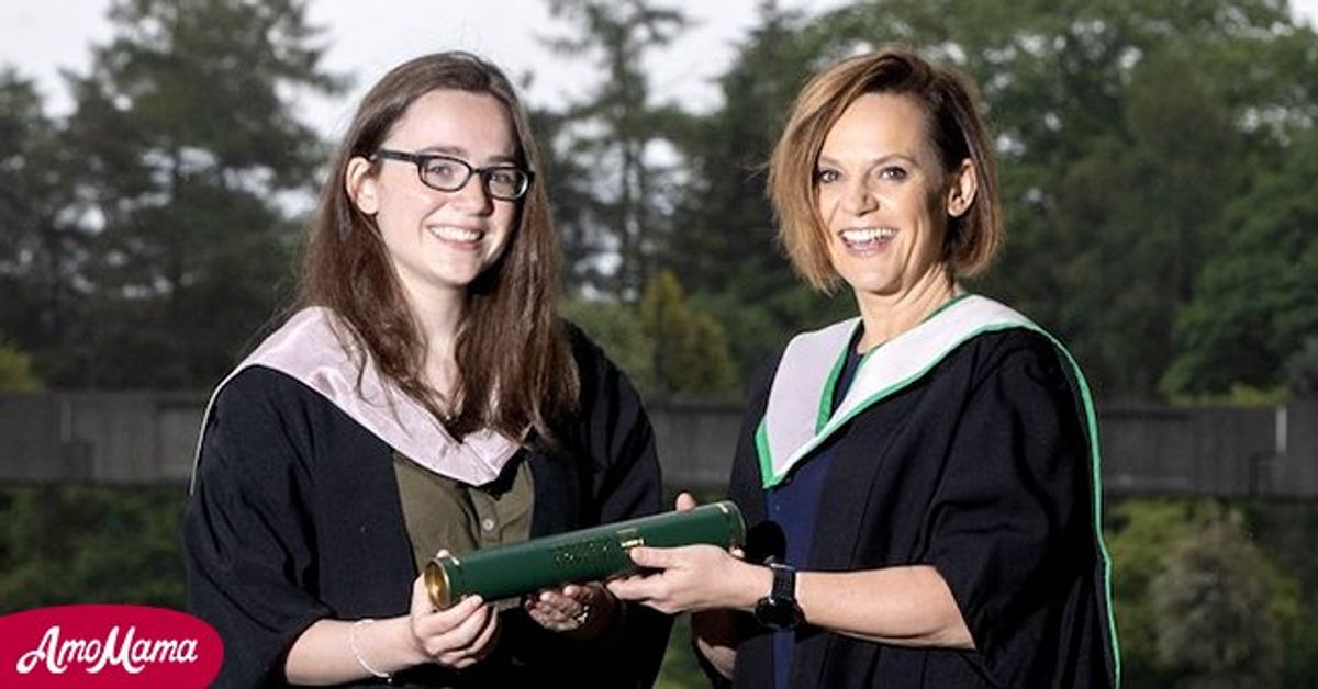 Mom And Daughter Graduate From University Together After Studying ...