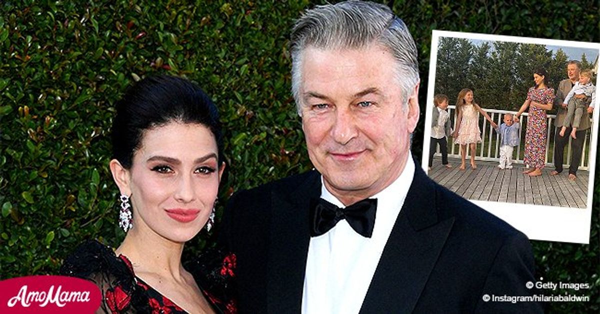 Alec Baldwin Poses with Pregnant Wife Hilaria and Their 4 Kids in a(02)