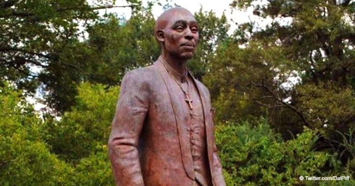 Tupac Fans Slam Resurfaced Pic of Rapper's Bronze Statue, Claiming It ...