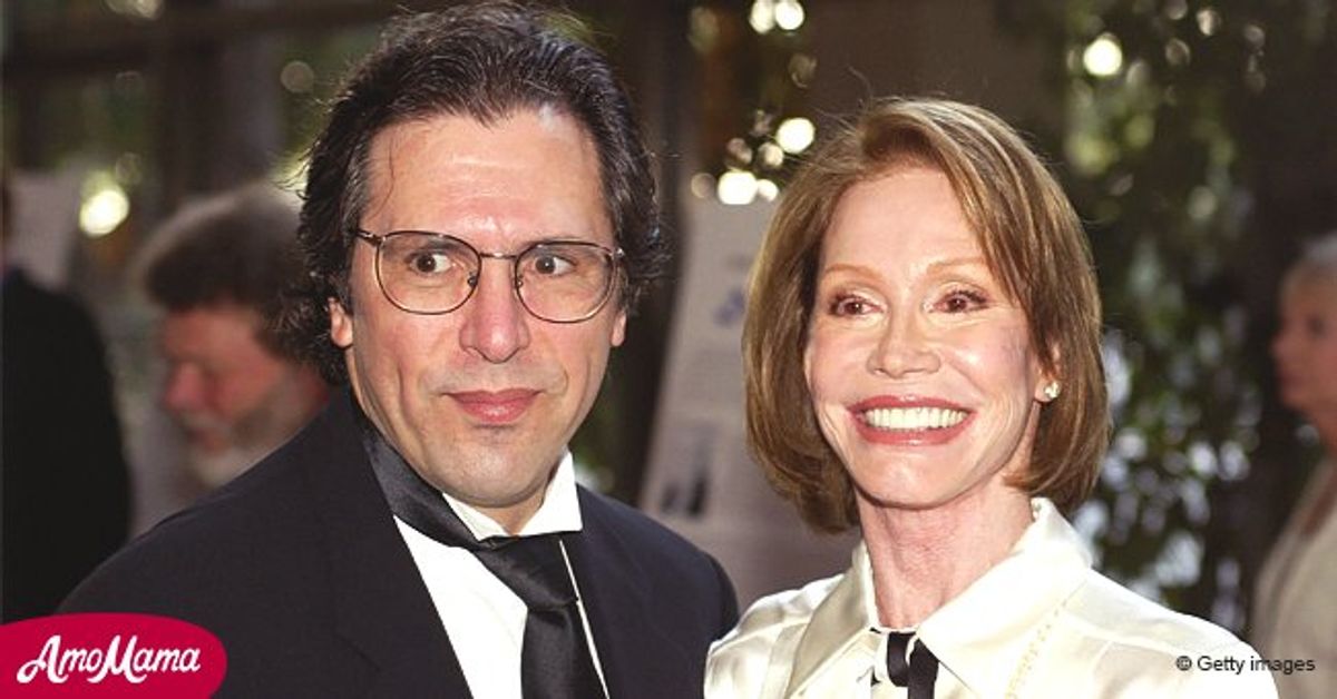 Mary Tyler Moore Was Married to Cardiologist Husband Dr Robert Levine ...