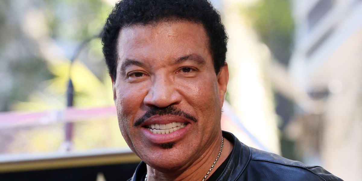 Lionel Richie, 77, Rushed to Hospital Mid-Concert After Pausing His