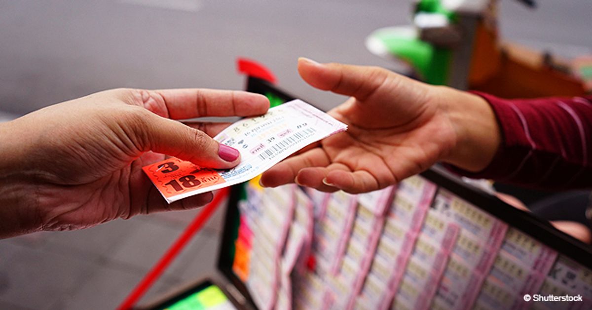 Missouri Bartender Tipped with Powerball Ticket Wins 50,000(02)