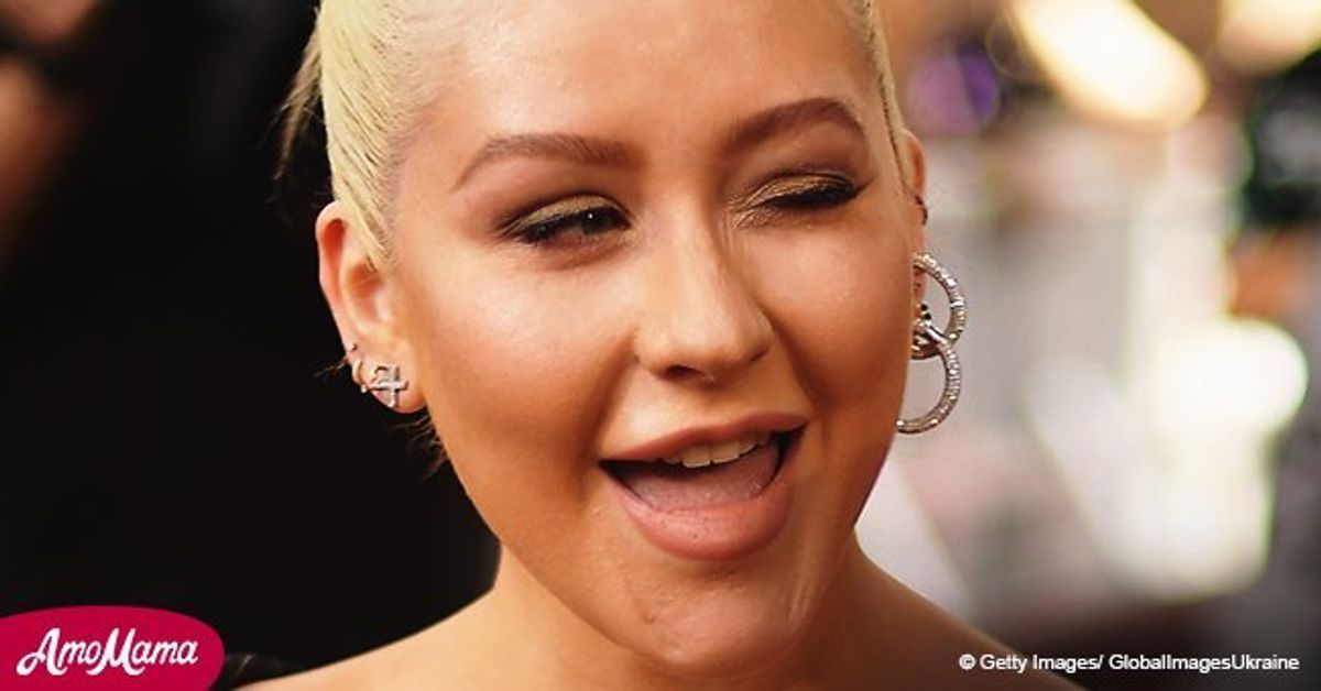 Christina Aguilera shares sultry photo of herself in bathtub(02)